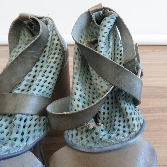 FREE PEOPLE Rendering Perforated Leather Buckle Heel Platform Clogs Boho 7.5 - Picture 8 of 16